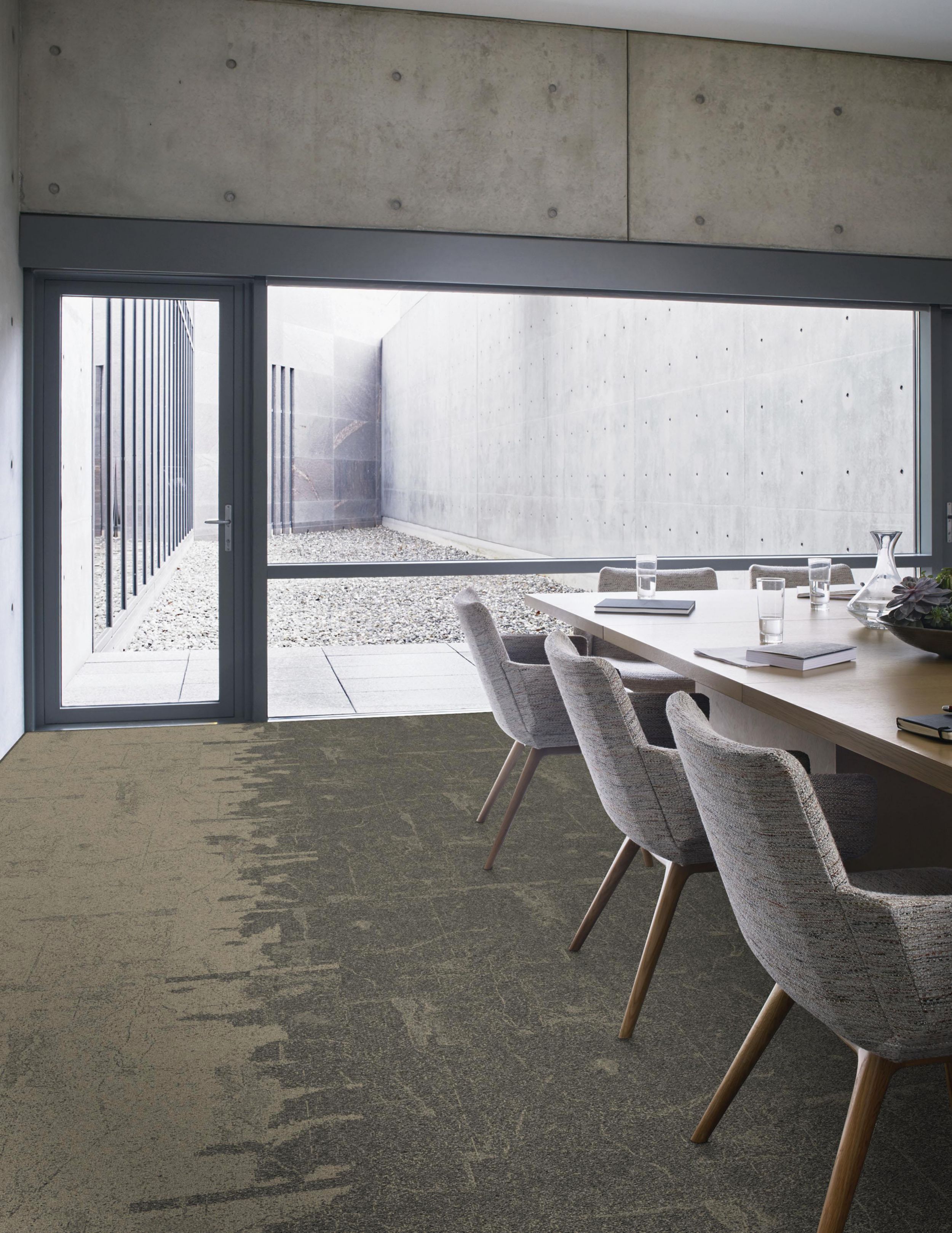 Interface DL905, DL906 and DL907 carpet tile in conference roomo with glass wall numéro d’image 3